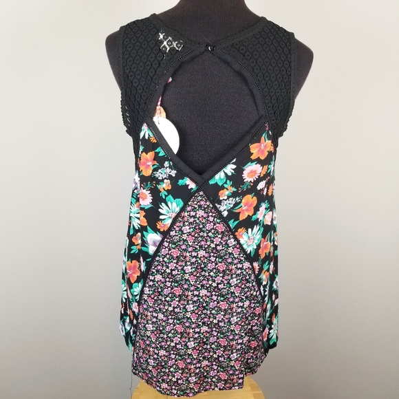 NWT Umgee flowy floral lace cutout sleeveless top - Picture 8 of 13